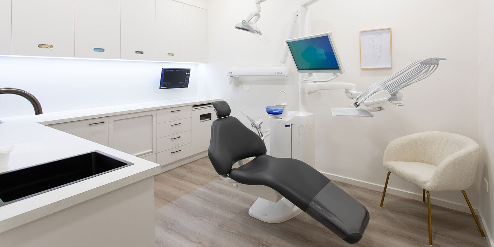 Modern treatment room for dental implants